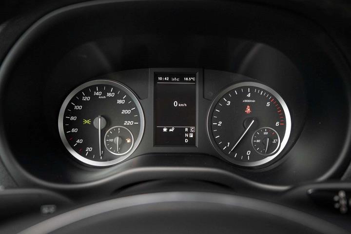 Hvid Mercedes Vito 114 fra 2022