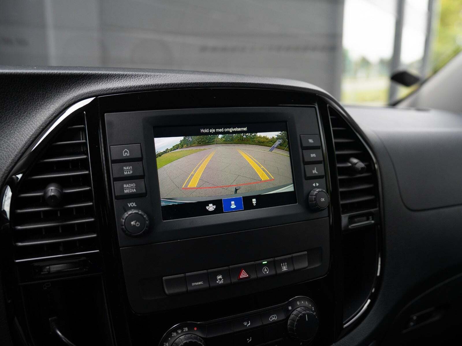 Hvid Mercedes Vito 114 fra 2022