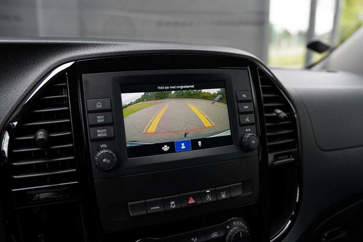 Hvid Mercedes Vito 114 fra 2022