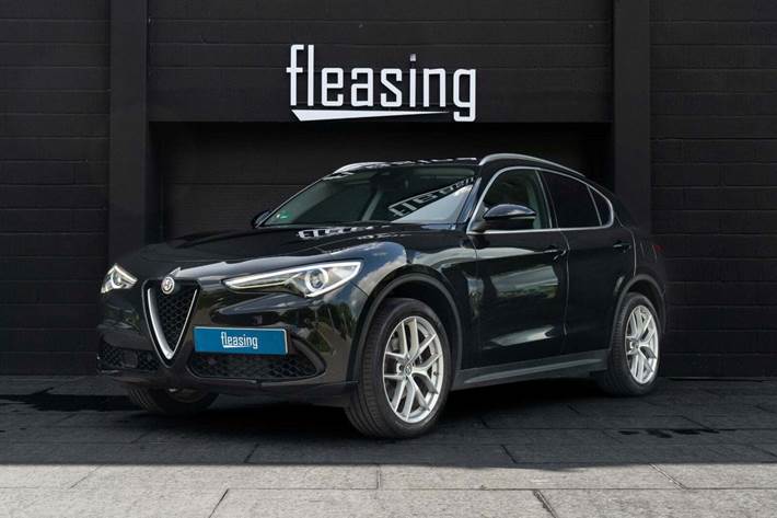 Sort Alfa Romeo Stelvio fra 2018
