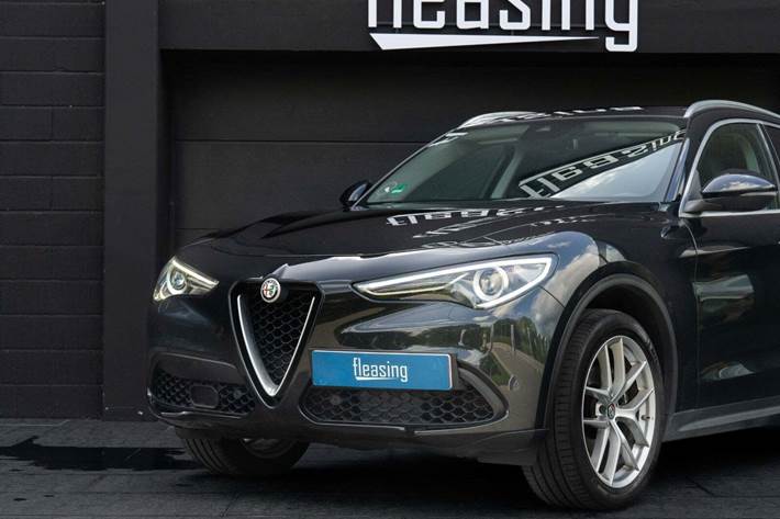 Sort Alfa Romeo Stelvio fra 2018