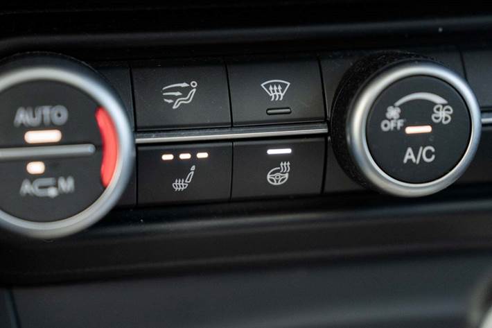 Sort Alfa Romeo Stelvio fra 2018