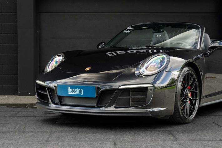 Sort Porsche 911 Carrera 4 GTS fra 2017