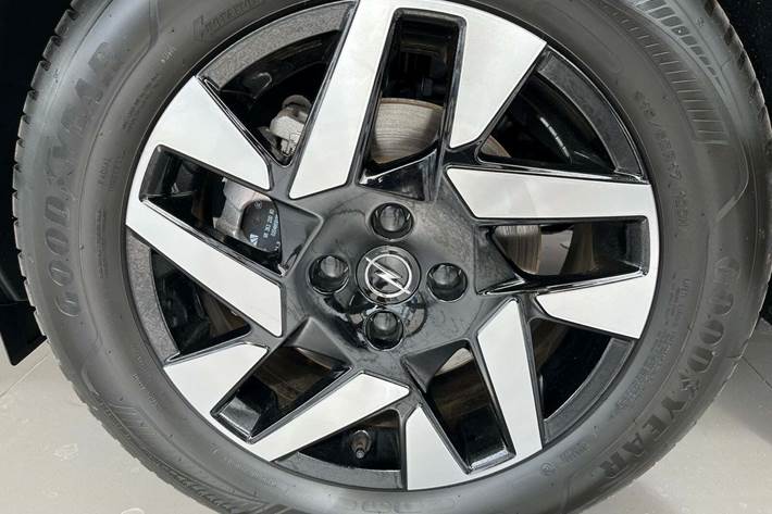 Hvid Opel Mokka-e fra 2023