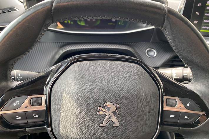 Hvid Peugeot 2008 fra 2021