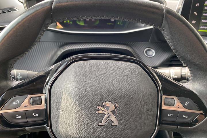 Hvid Peugeot 2008 fra 2021
