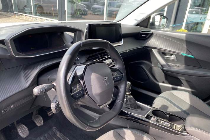 Hvid Peugeot 2008 fra 2021