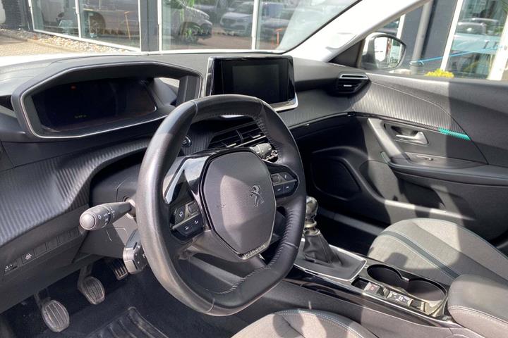 Hvid Peugeot 2008 fra 2021