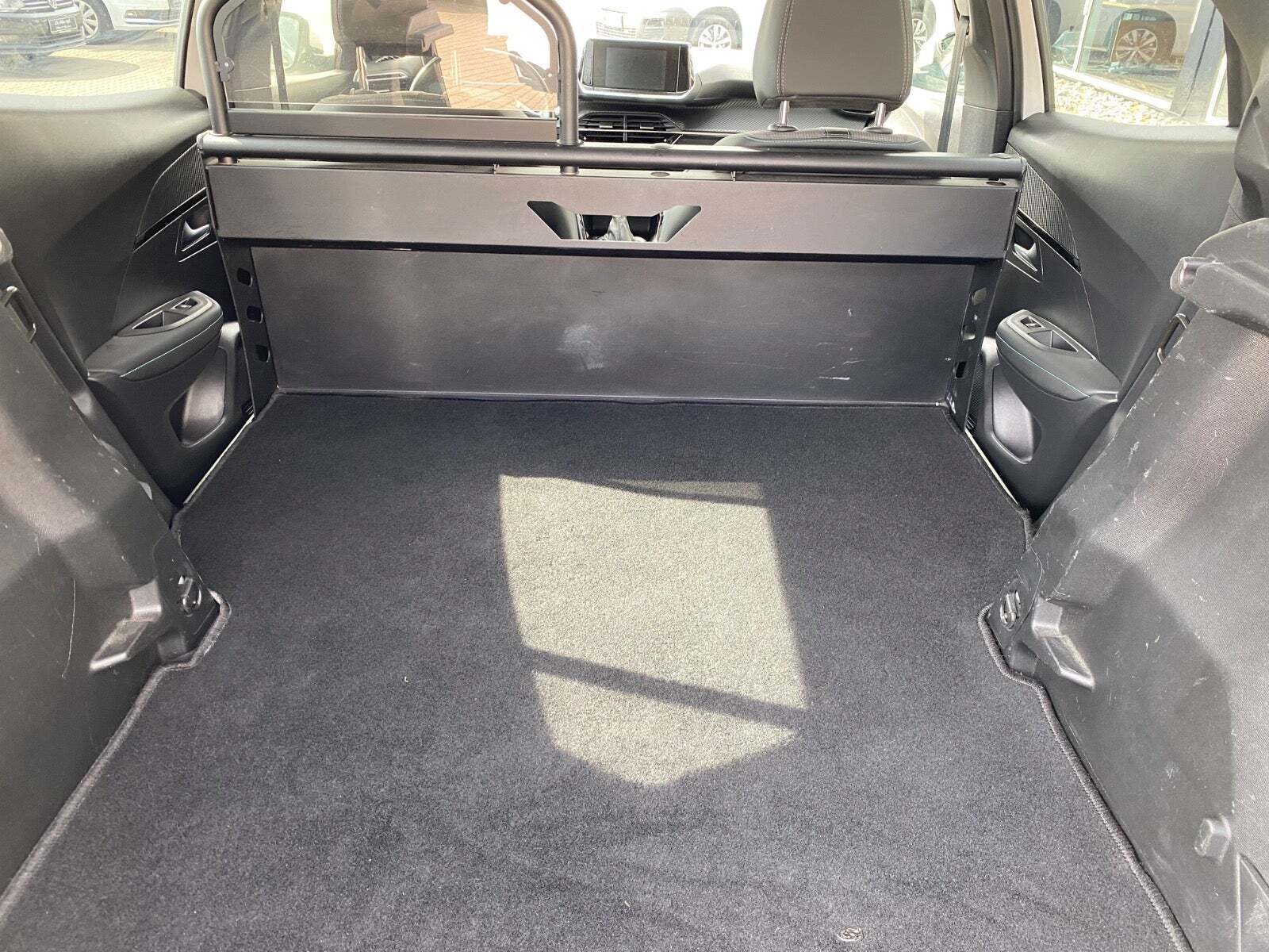Hvid Peugeot 2008 fra 2021