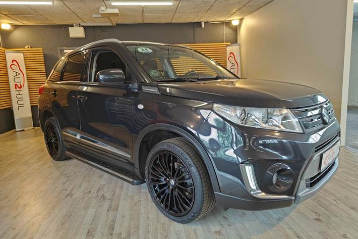 Sort Suzuki Vitara fra 2015 set udefra