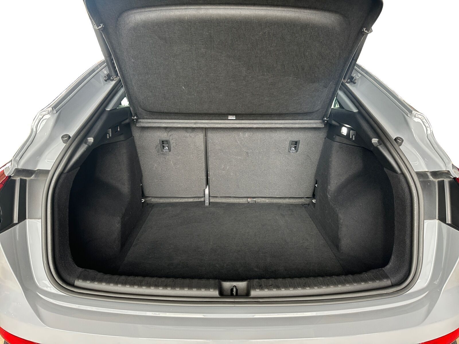 Grå Audi Q4 e-tron fra 2022