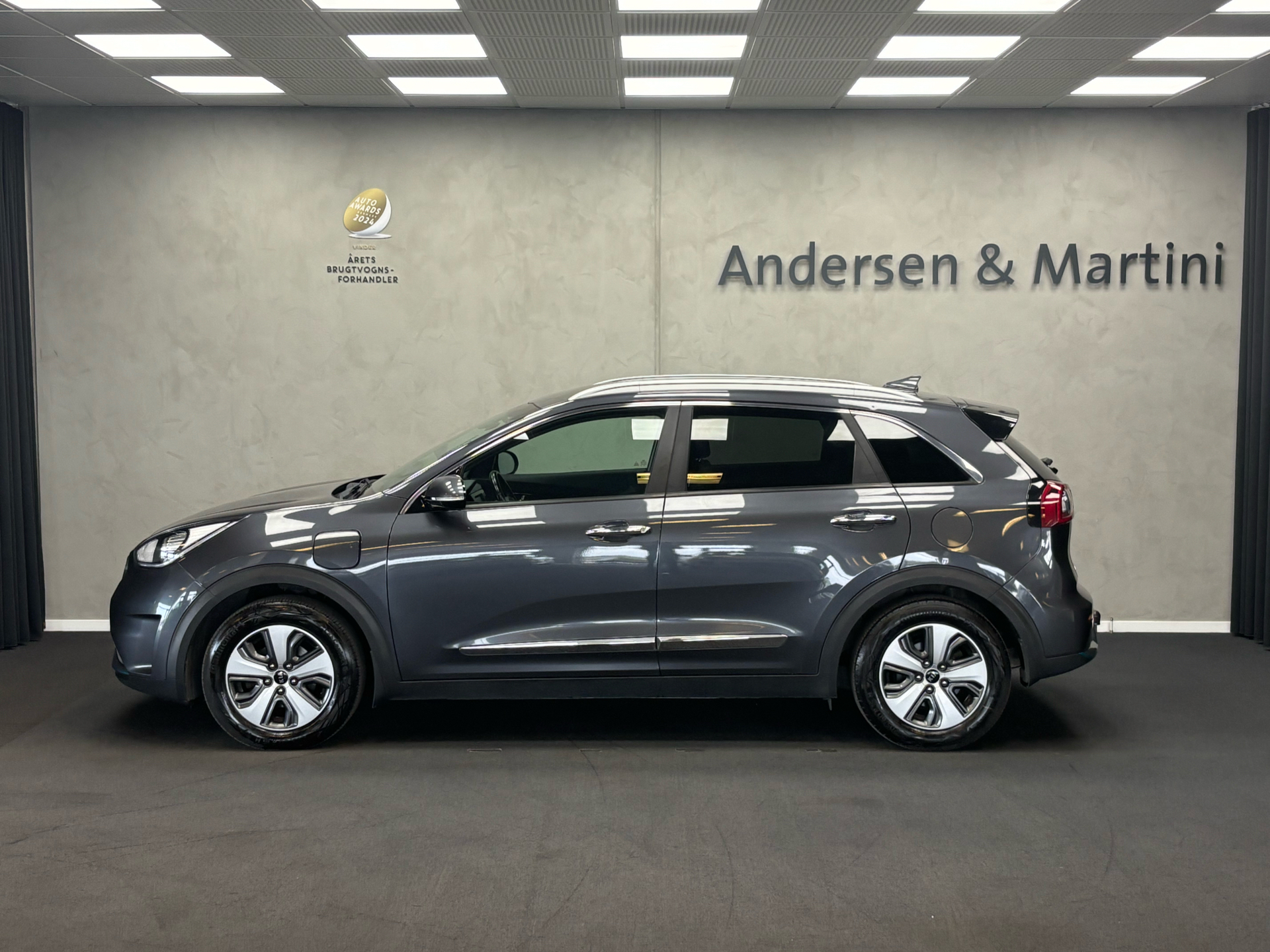 Grå Kia Niro fra 2019