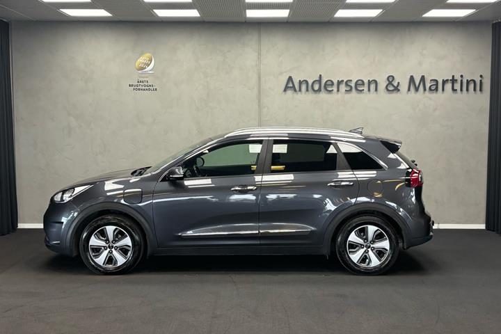 Grå Kia Niro fra 2019