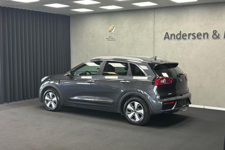 Grå Kia Niro fra 2019