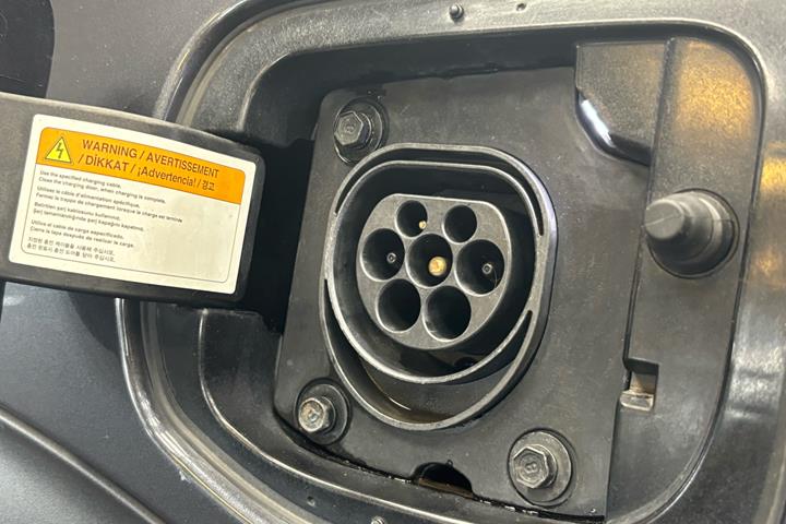 Grå Kia Niro fra 2019 set udefra
