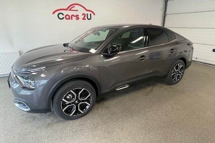 Grå Citroën ë-C4 X fra 2024 set udefra