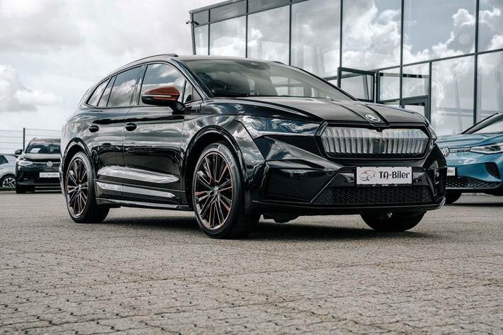 Sort Skoda Enyaq fra 2022 set udefra