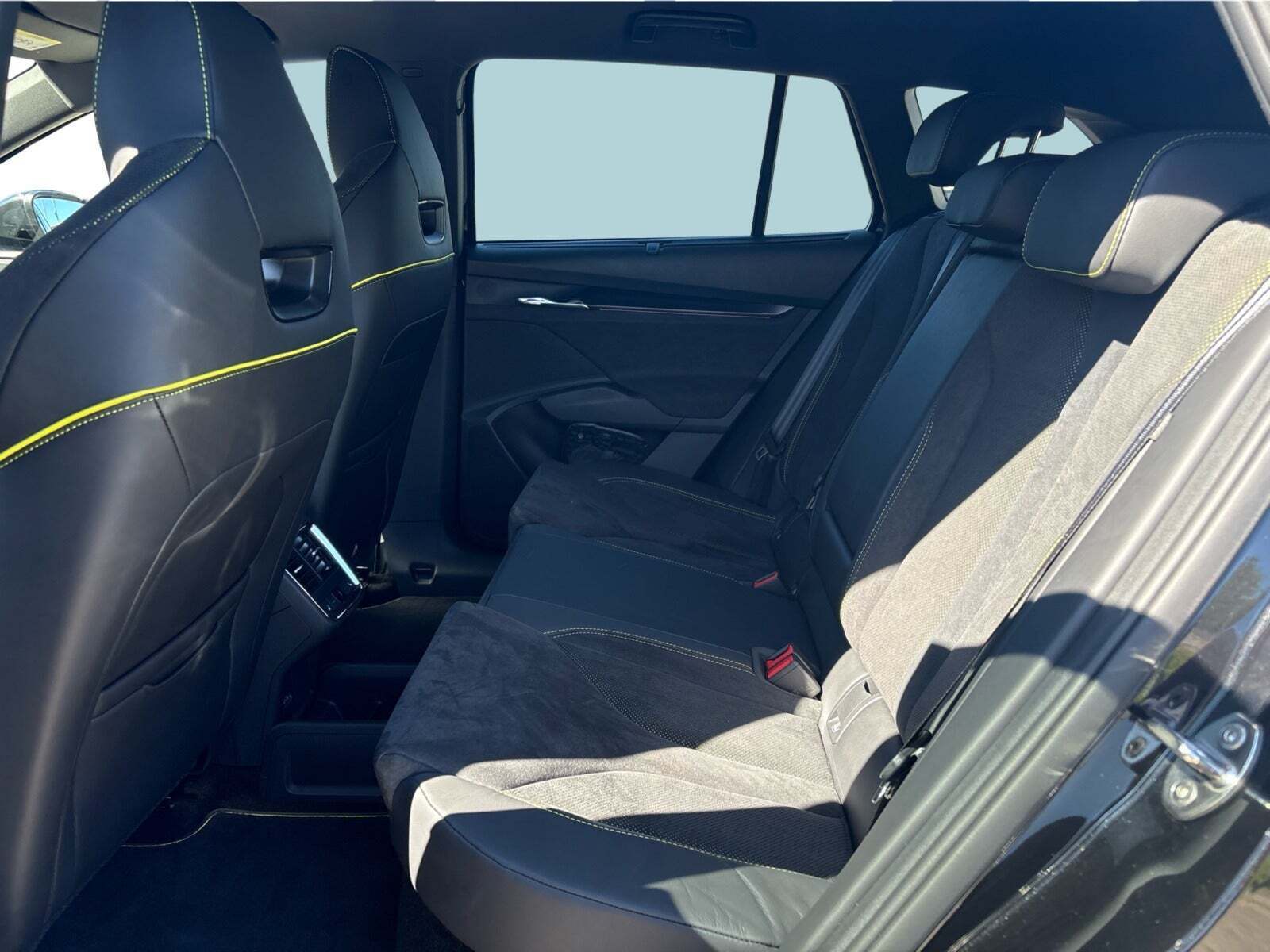 Sort Skoda Enyaq fra 2025