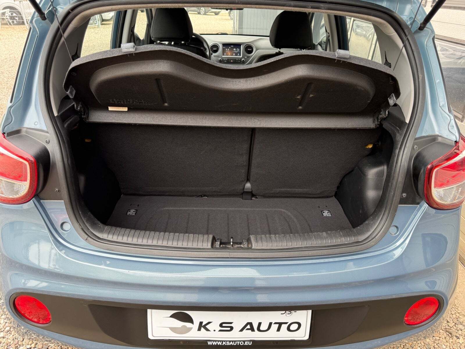 Blå Hyundai i10 fra 2019