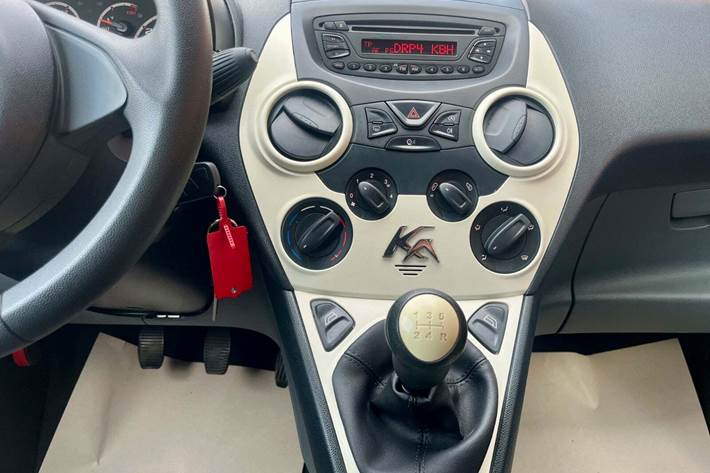 Rød Ford Ka fra 2016