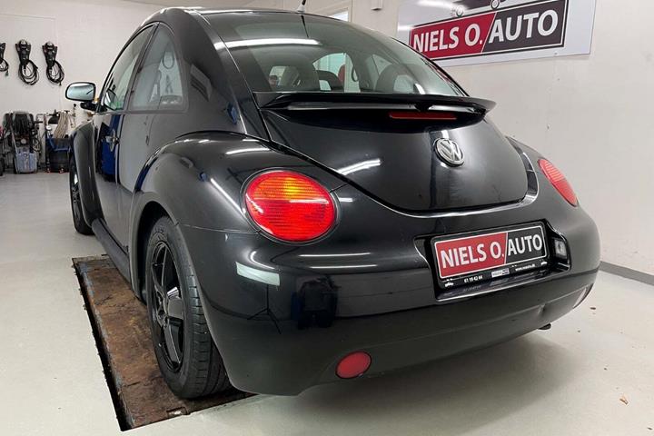 Sort VW New Beetle fra 1998