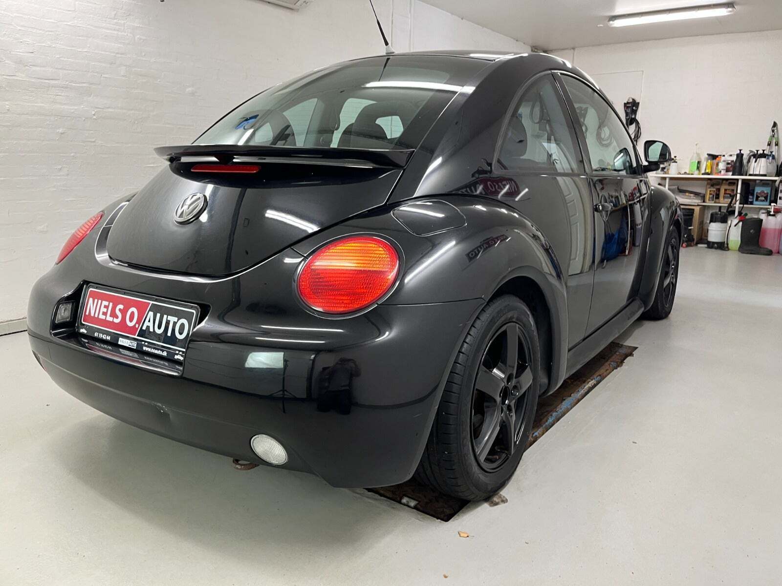 Sort VW New Beetle fra 1998
