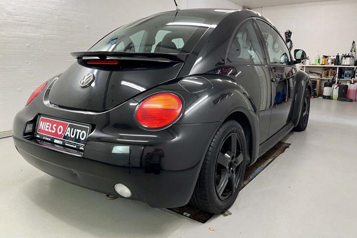 Sort VW New Beetle fra 1998