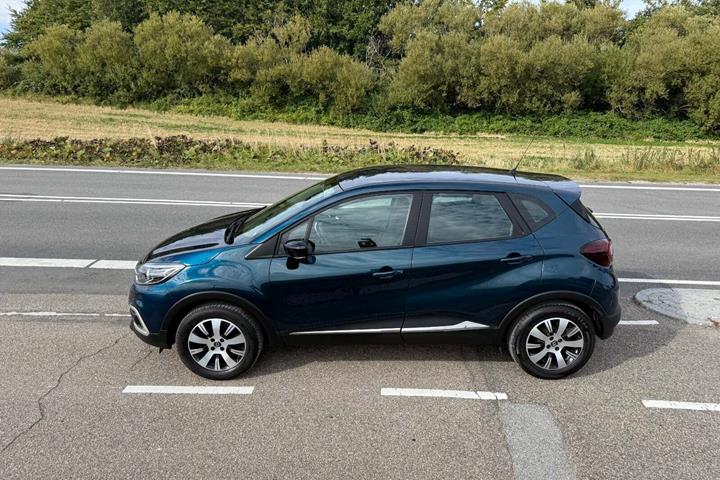 Blå Renault Captur fra 2018