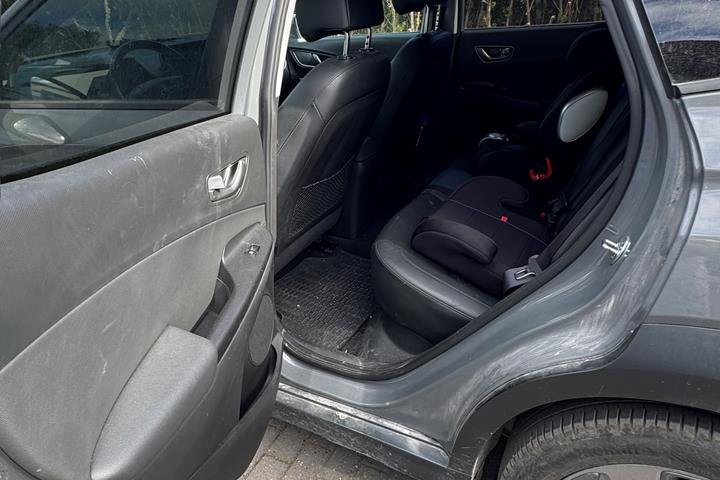 Grå Hyundai Kona fra 2019