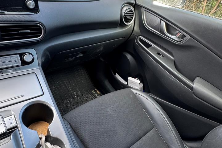 Grå Hyundai Kona fra 2019
