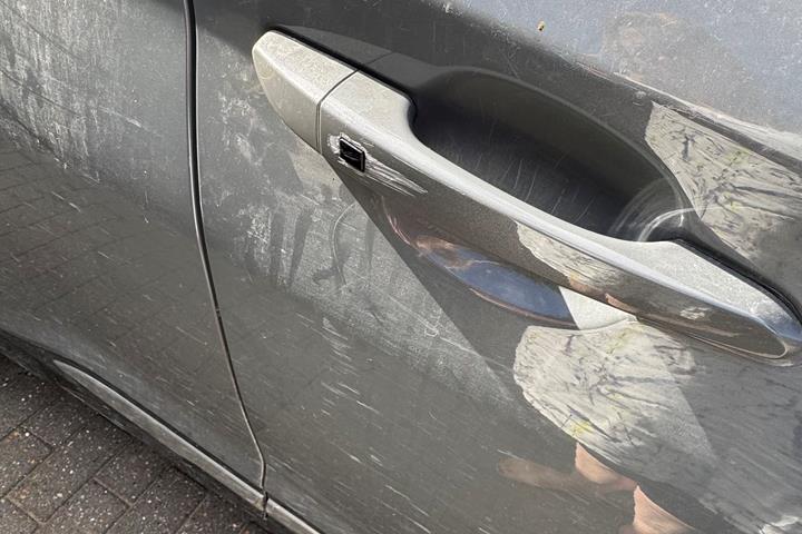 Grå Hyundai Kona fra 2019