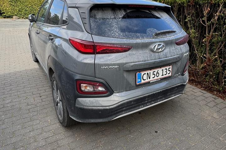 Grå Hyundai Kona fra 2019