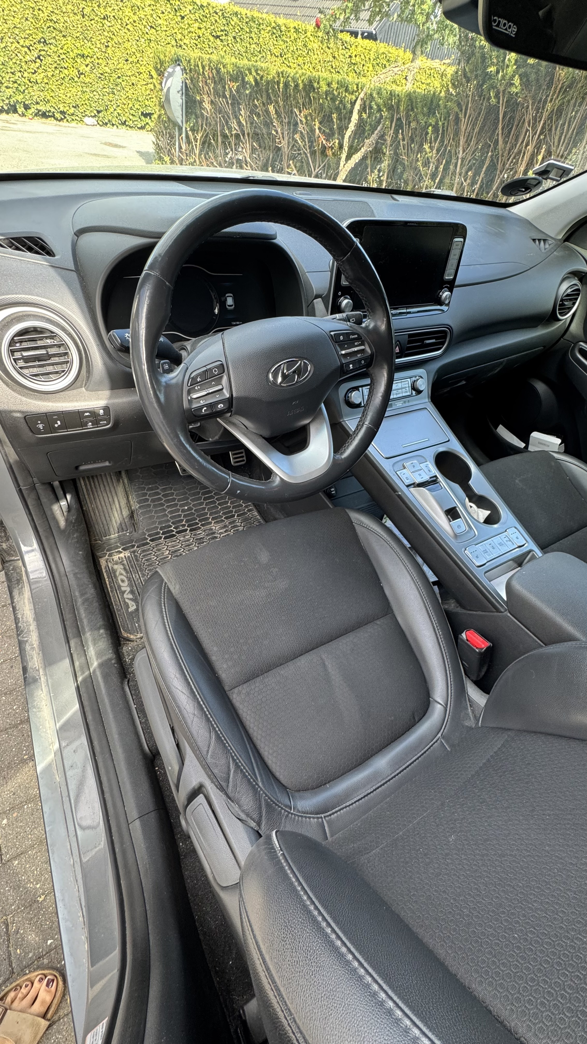 Grå Hyundai Kona fra 2019