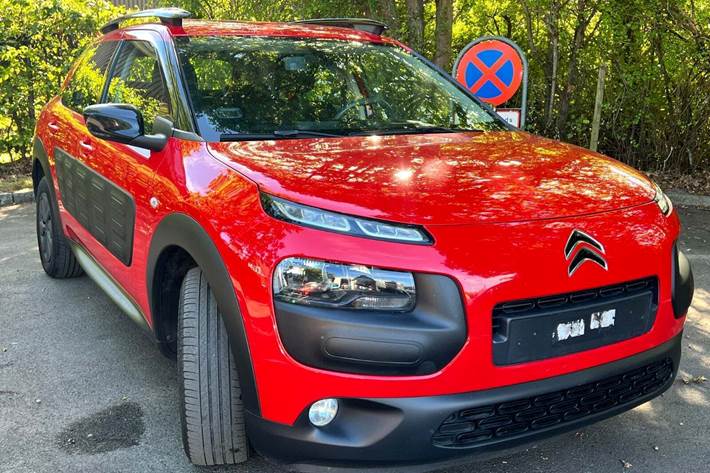 Rød Citroën C4 Cactus fra 2017 set udefra