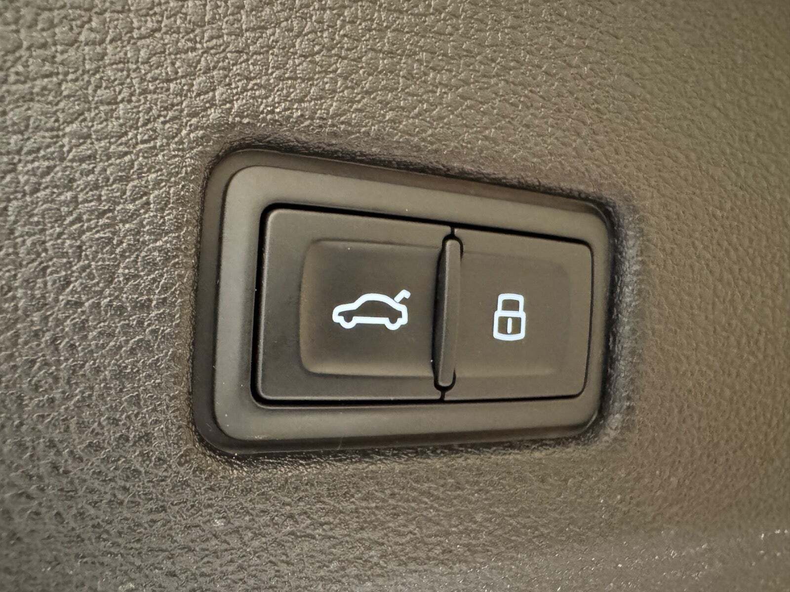 Sort Audi Q8 fra 2025 set indefra