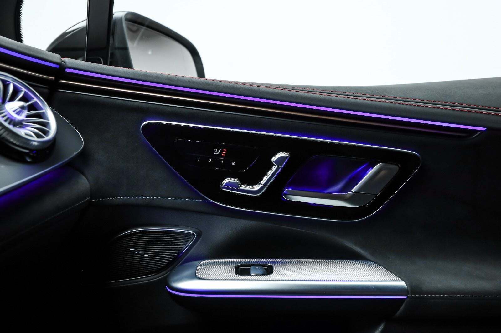 Sort Mercedes EQE350 SUV fra 2024