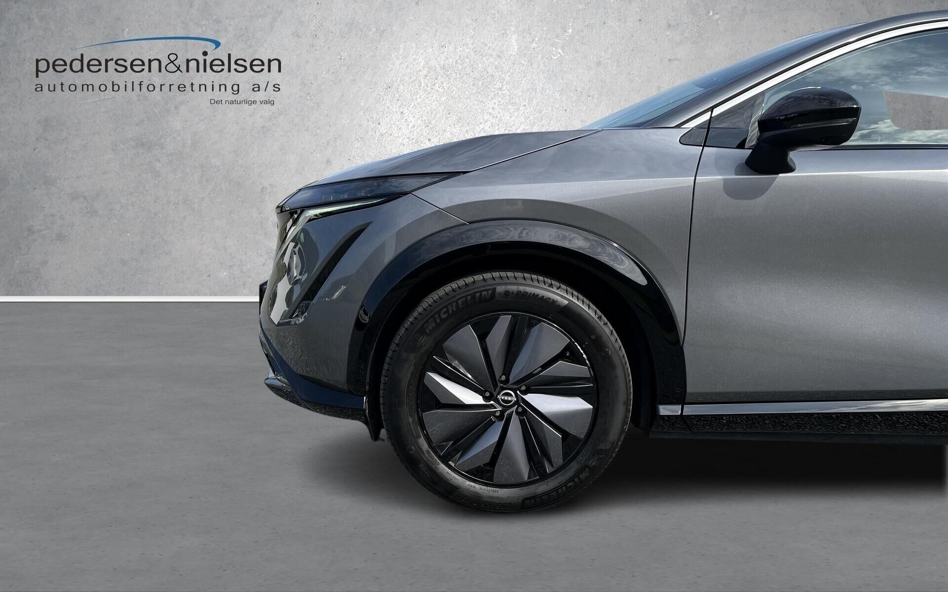 Grå Nissan Ariya fra 2023
