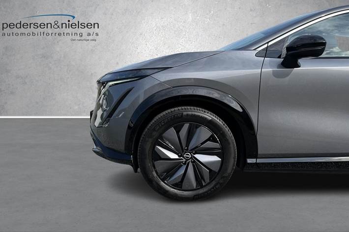 Grå Nissan Ariya fra 2023