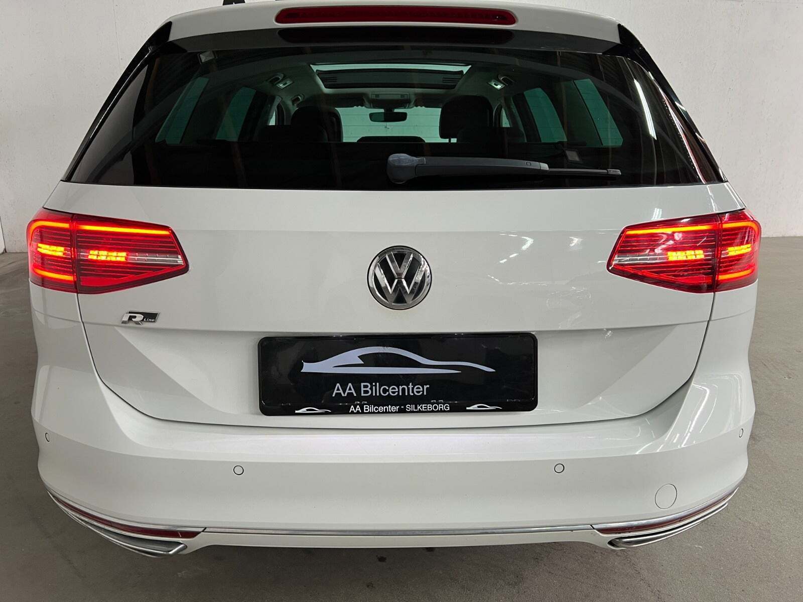 Hvid VW Passat fra 2015