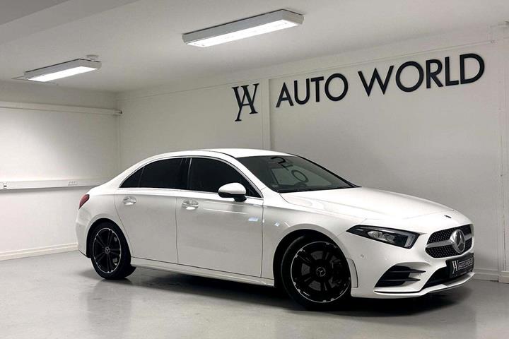 Hvid Mercedes A220 d fra 2021 set udefra