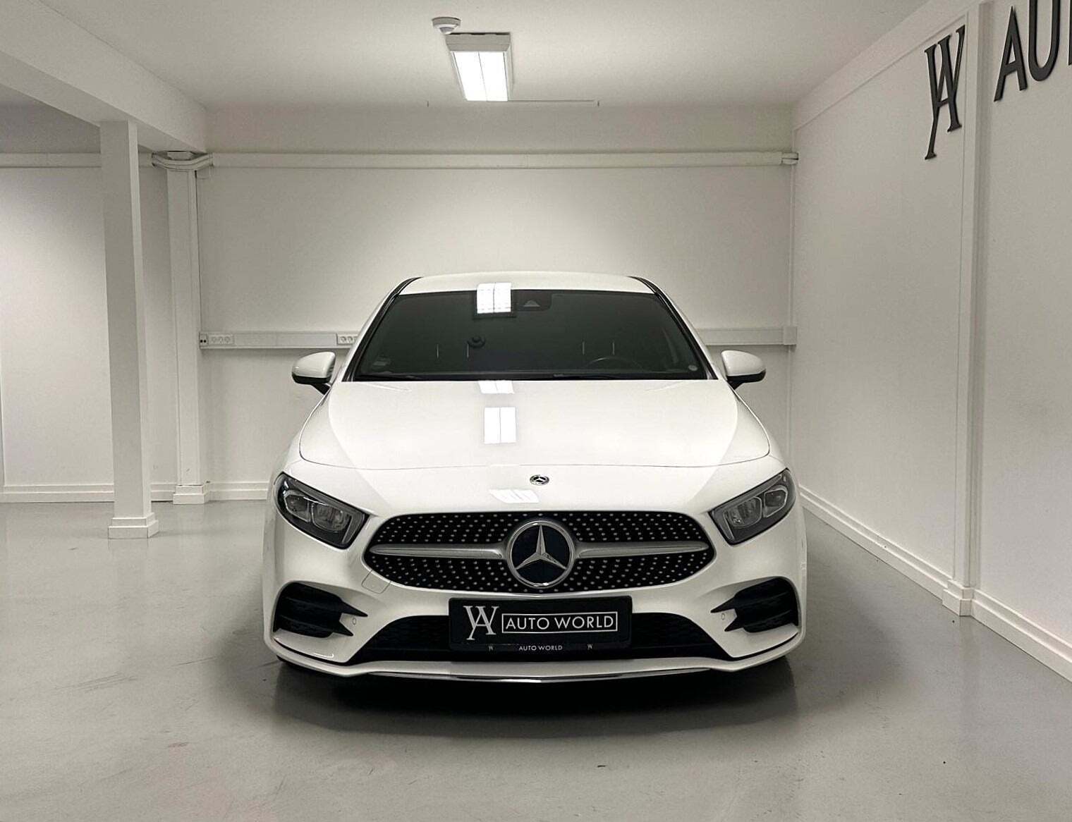 Hvid Mercedes A220 d fra 2021 set udefra