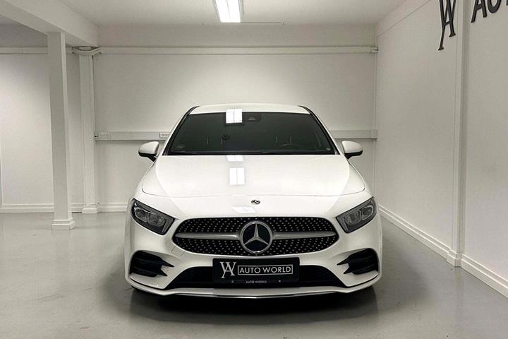 Hvid Mercedes A220 d fra 2021 set udefra