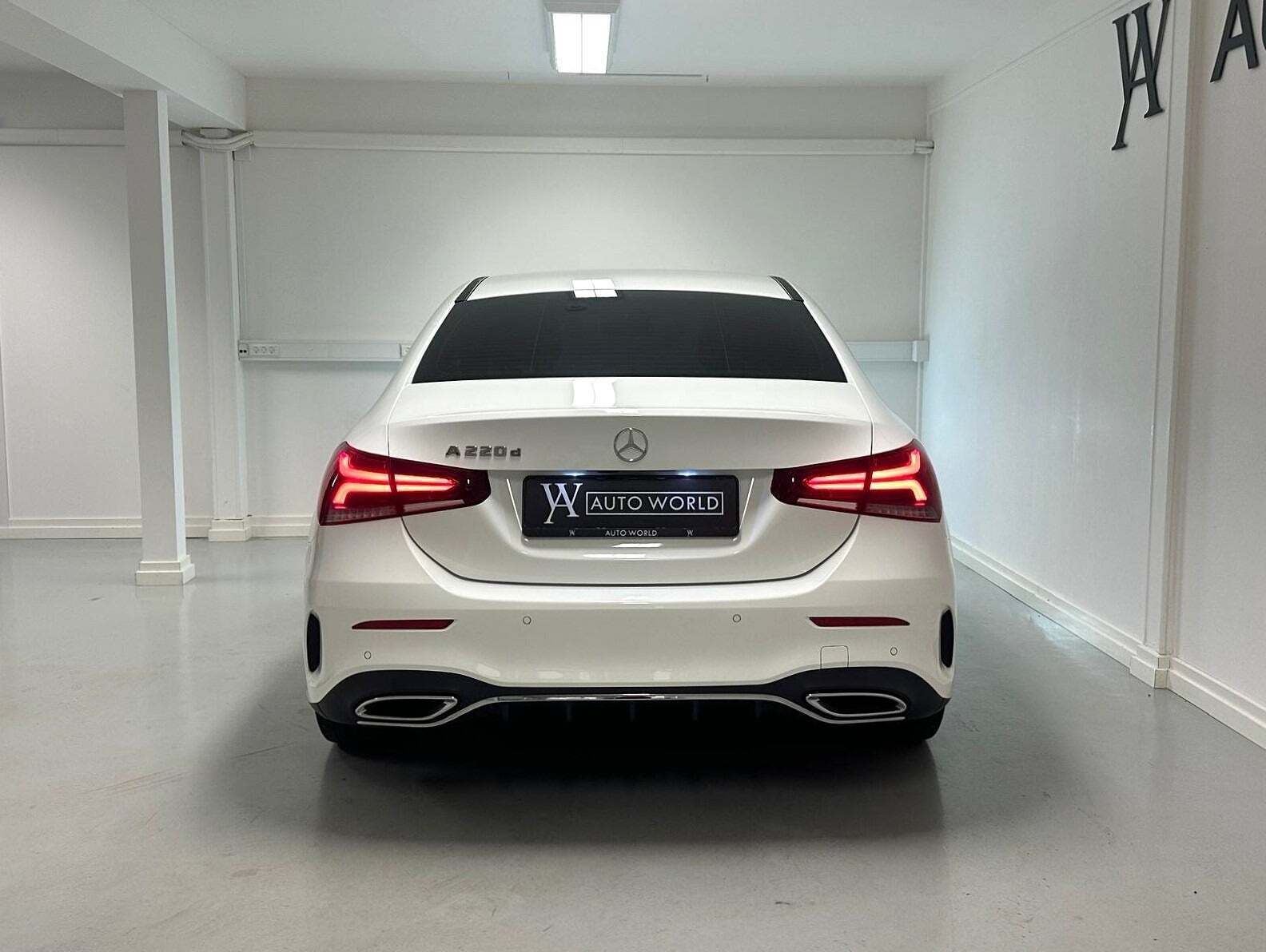 Hvid Mercedes A220 d fra 2021 set udefra