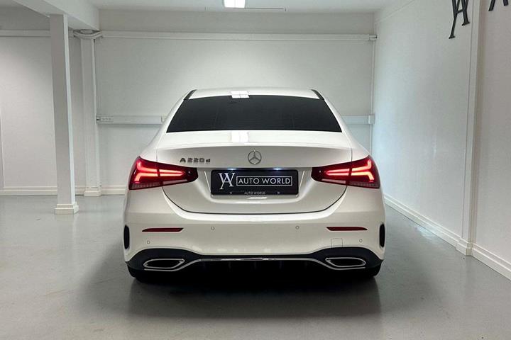 Hvid Mercedes A220 d fra 2021 set udefra