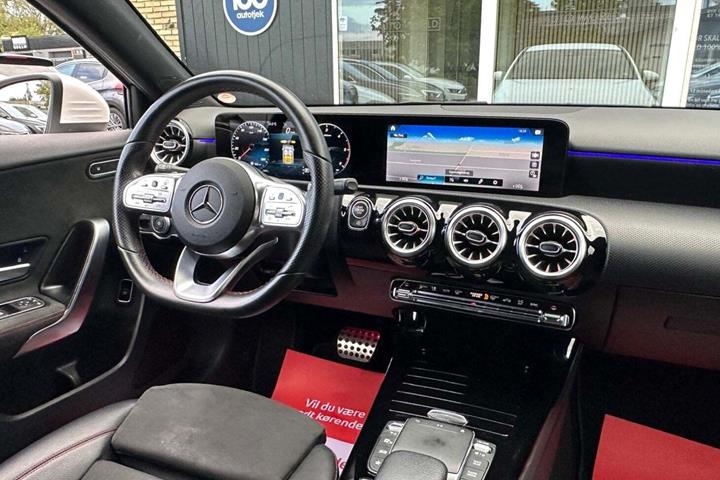 Hvid Mercedes A220 d fra 2021 set indefra