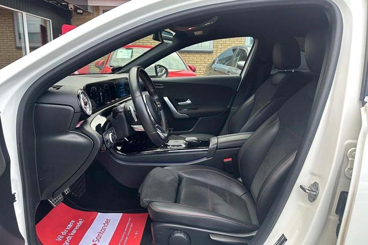 Hvid Mercedes A220 d fra 2021 set indefra
