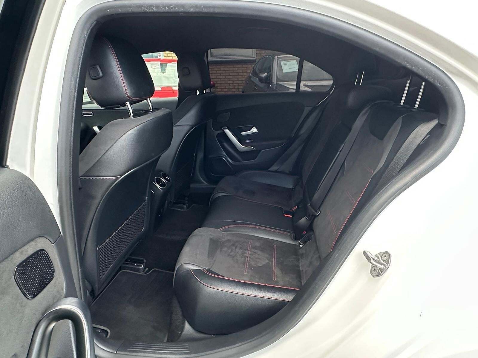 Hvid Mercedes A220 d fra 2021 set indefra