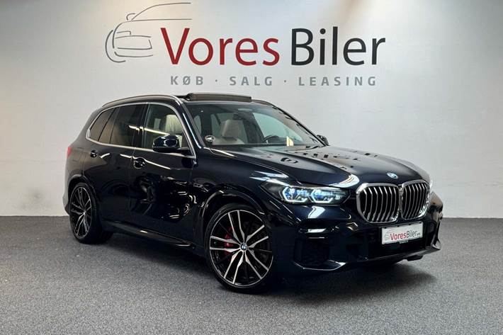 Sort BMW X5 fra 2022 set udefra