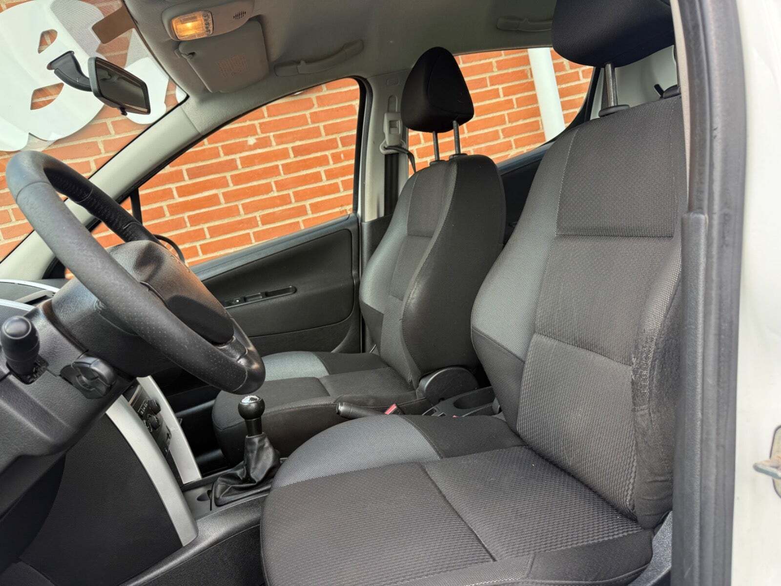 Hvid Peugeot 207 fra 2012