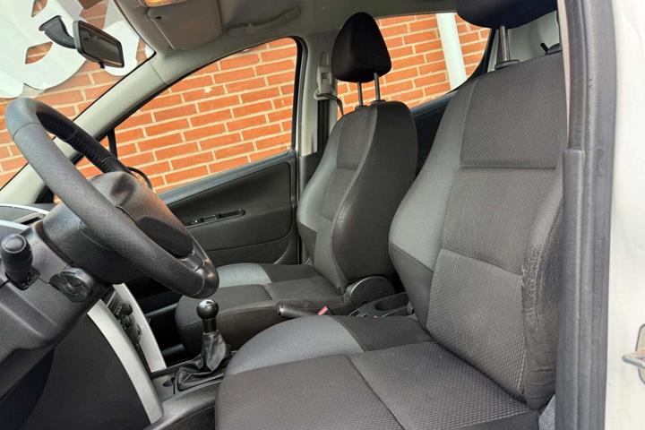 Hvid Peugeot 207 fra 2012